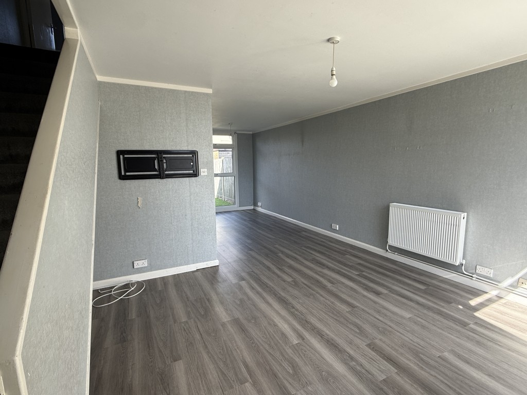 Lot: 30 - HOUSE IN NEED OF IMPROVEMENT - Living Room to Dining Room of House in Need of Improvement